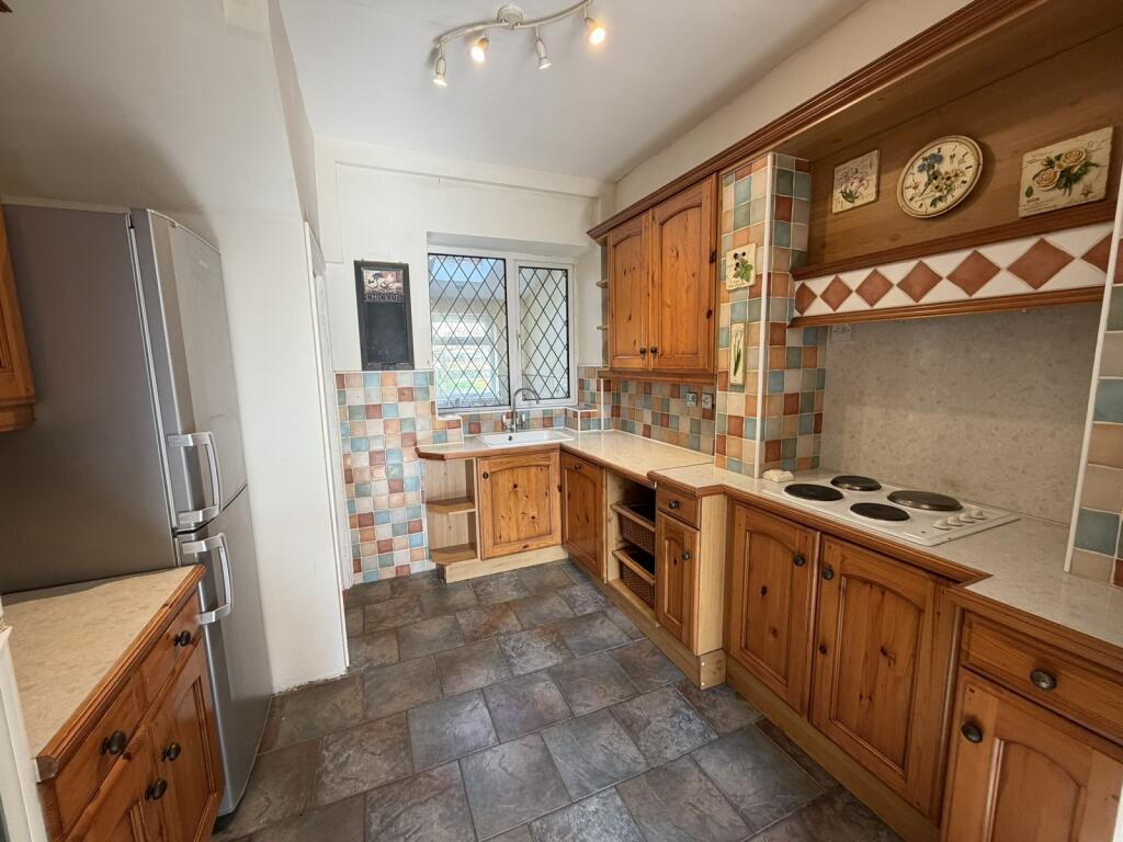 House in Swansea, Llanfihangel Aberbythych - View 2