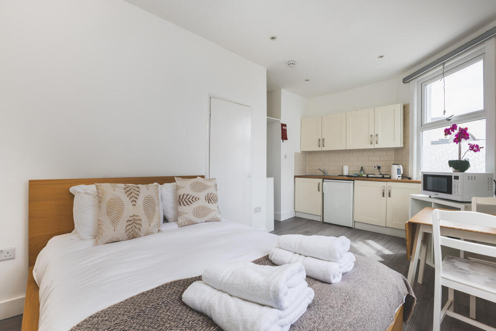 Studio flat for rent