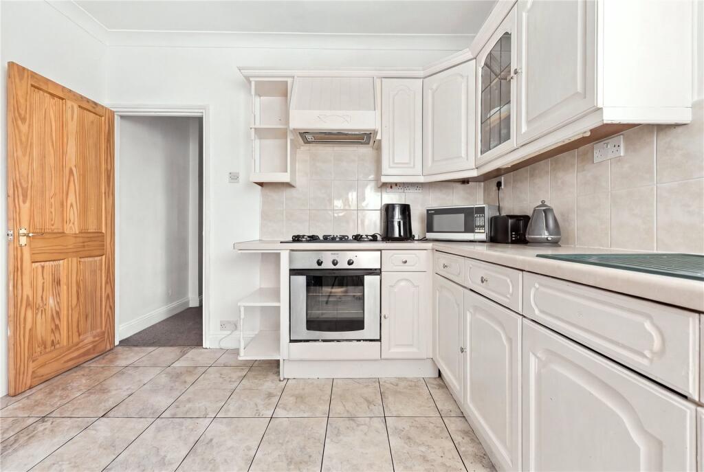 Apartment in Southend-on-Sea - View 4