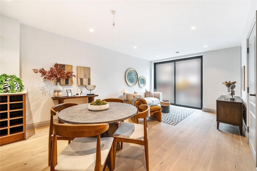 Main image of property: Lynwood Close, London, E18