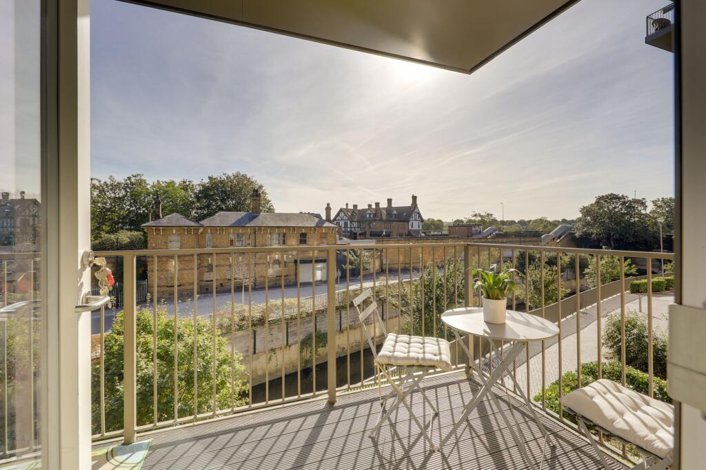 Apartment in London - View 2