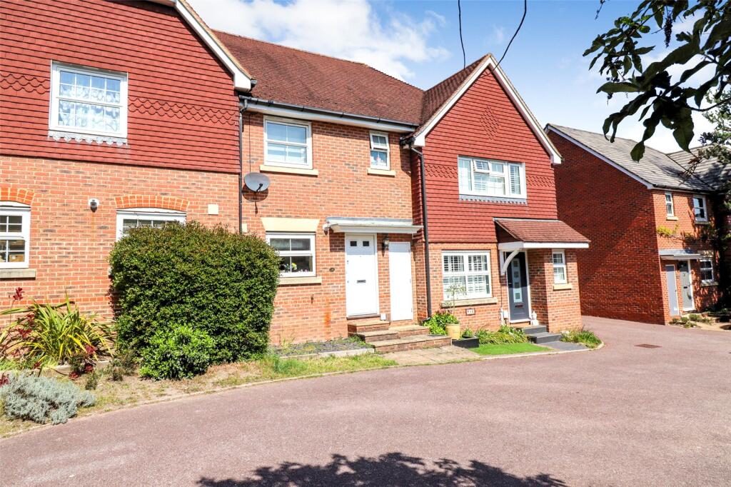 3-bed terraced on East Hundreds, Fleet, Hampshire, GU51, £375,000