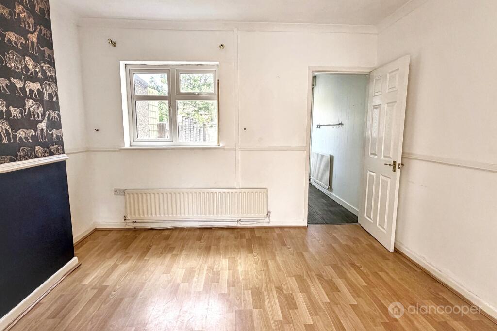 House in Nuneaton and Bedworth, Warwickshire - More
