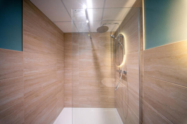 Modern Shared Amenities (Shower)