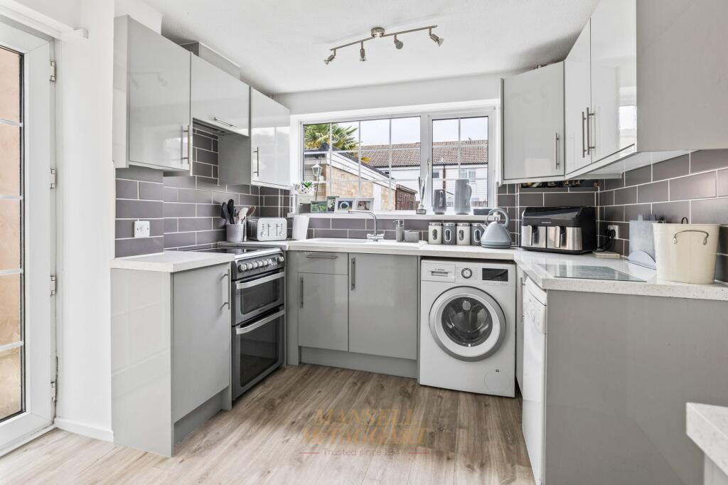 House in Reigate and Banstead, Meath Green, Horley - View 3