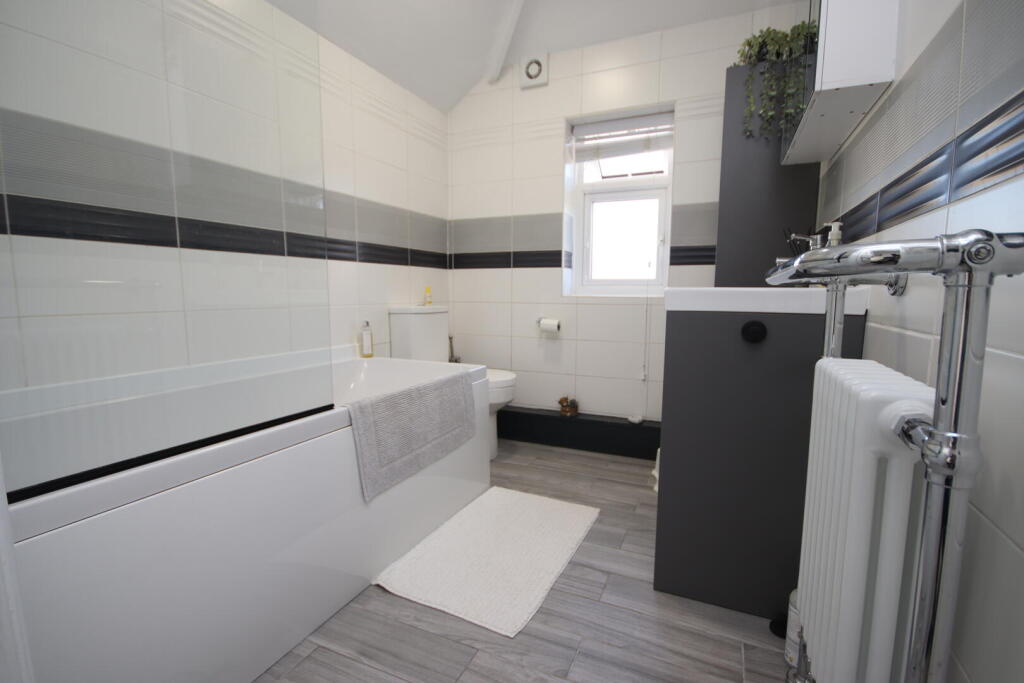 House in Slough, Burnham - More