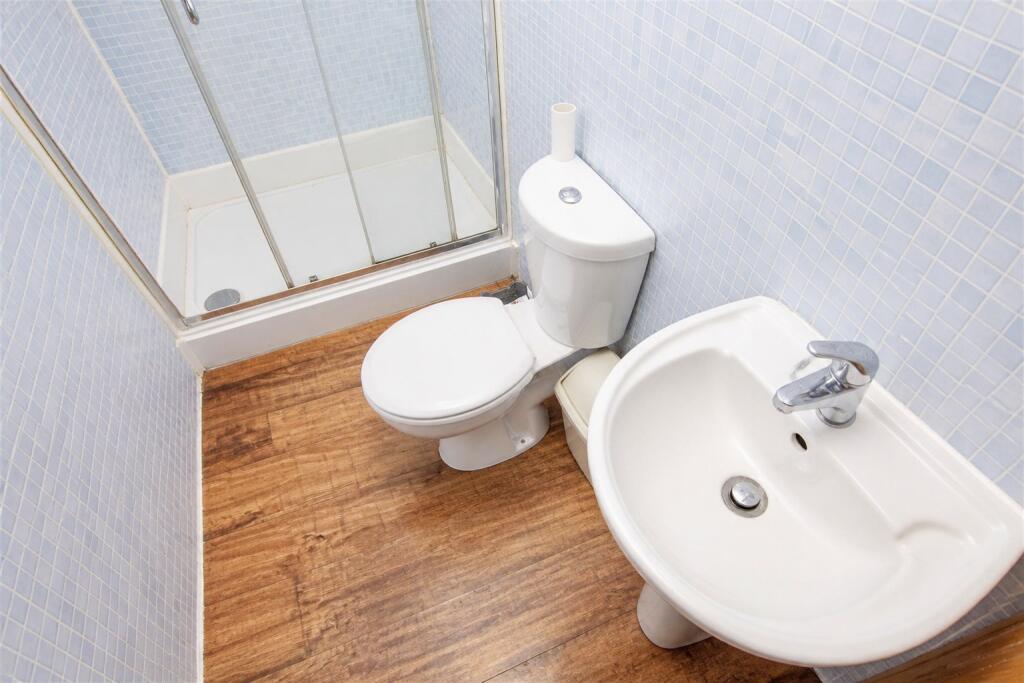 6 bedroom house for rent