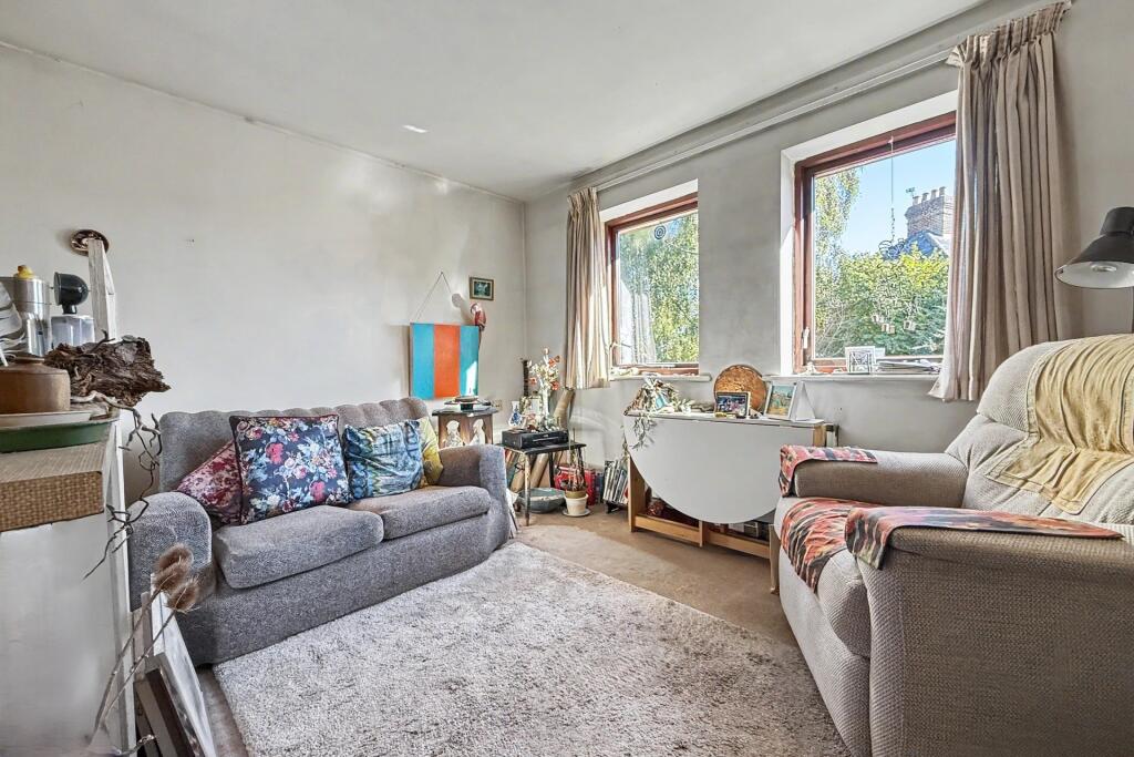 Apartment in Winchester, Hampshire - View 2