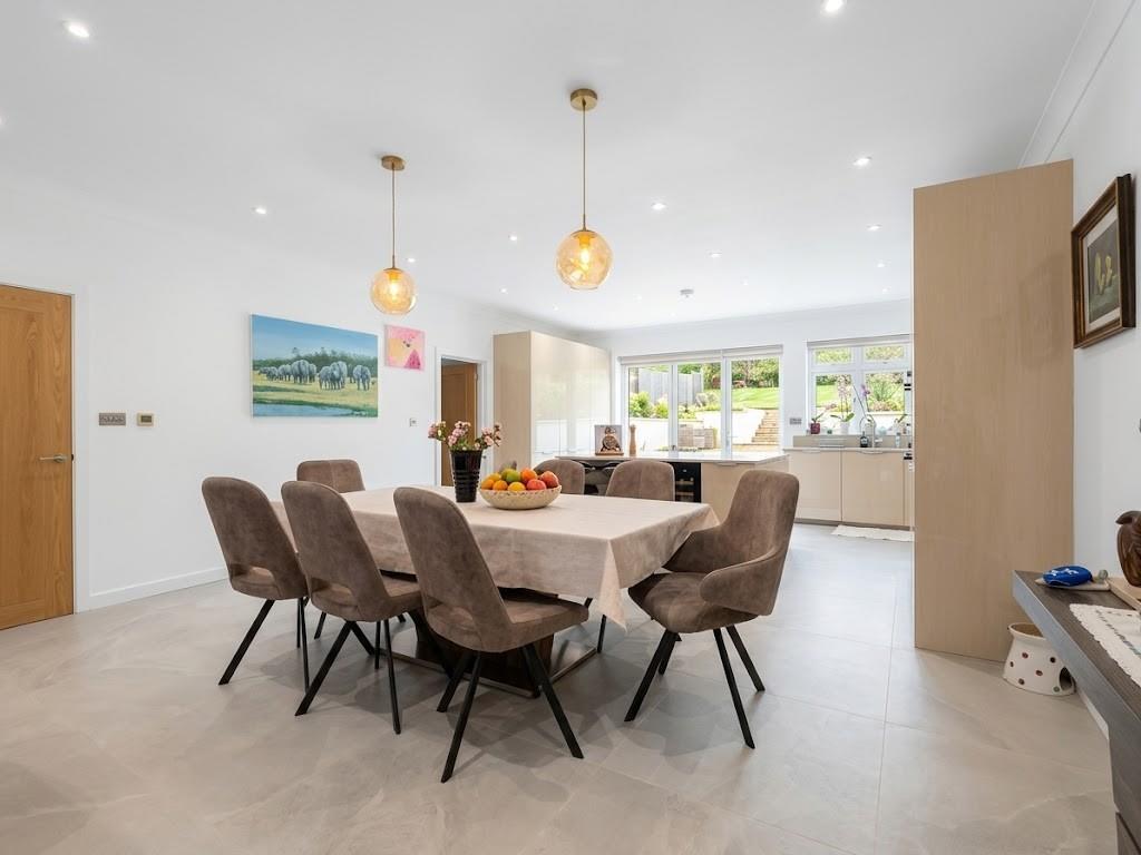 Highview Gardens, Edgware, HA8 photo 3