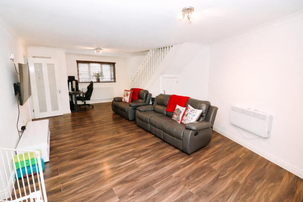 House in Rushden, North Northamptonshire - View 3