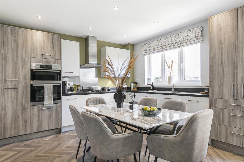 House in Waltham Cross, Goffs Oak - View 2