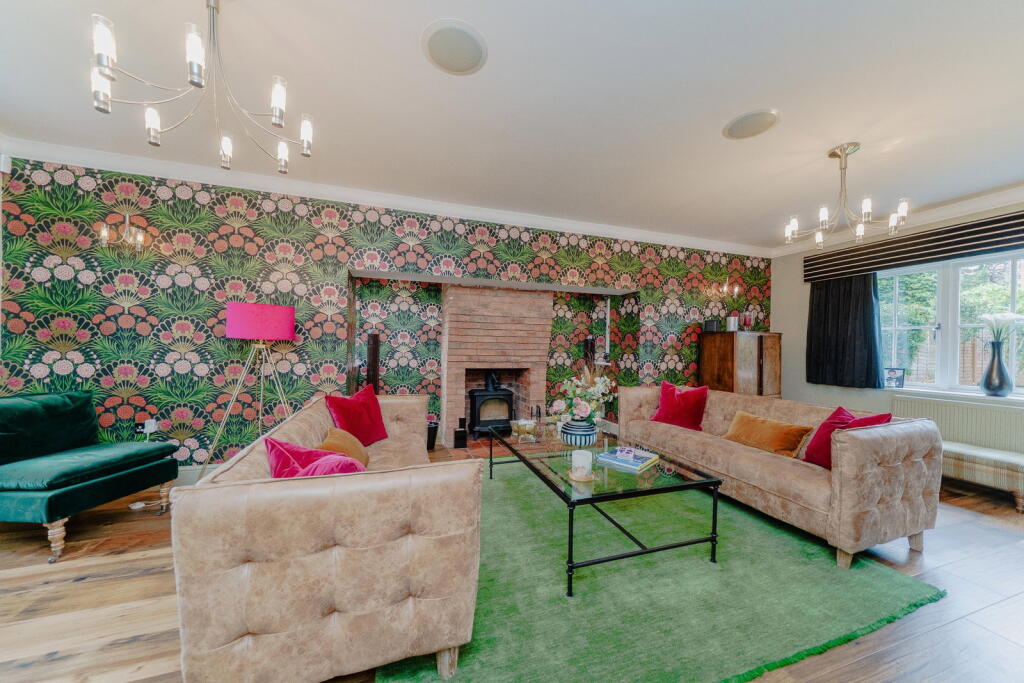 House in Birmingham, West Midlands - More