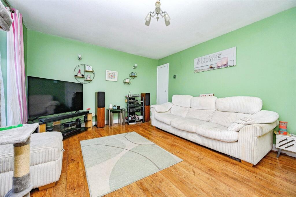 House in Houghton Regis, Central Bedfordshire - View 3