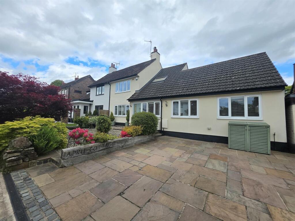 3-bed semi-detached on Woodlands Crescent, High Legh, £495,000