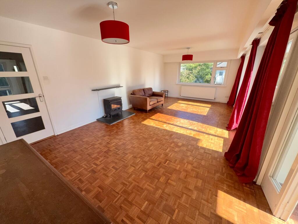 House in Torquay, Torbay - More