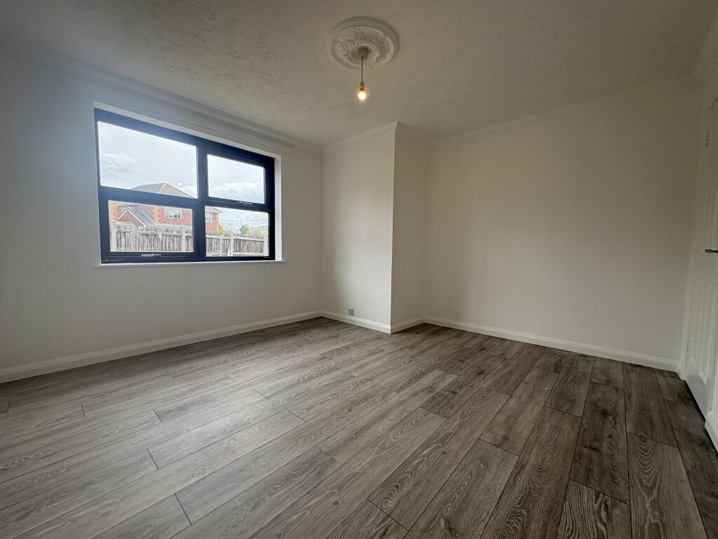 Apartment in Southend-on-Sea - View 3