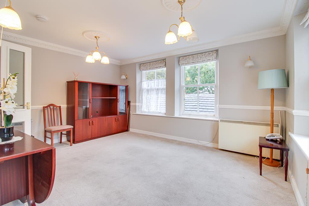 Apartment in Southend-on-Sea - View 4