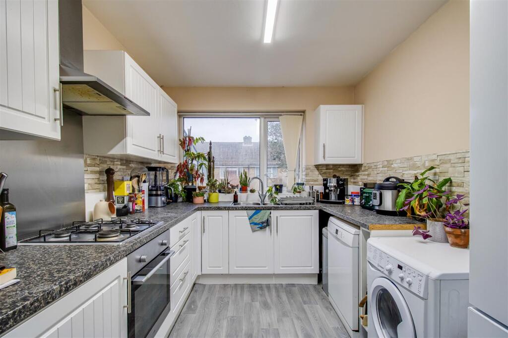 Castle View, Sandal, Wakefield, WF2 7HZ photo 2