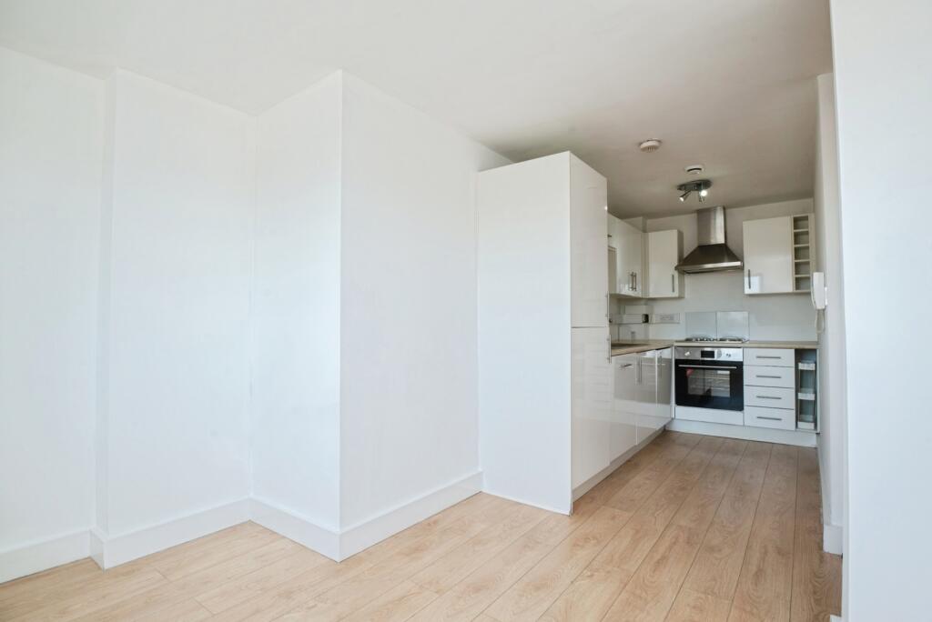 Apartment in Cardiff, The Laundry Quarter, Canton - View 4