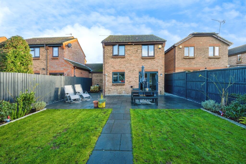 Highfields Close, Dunstable photo 2