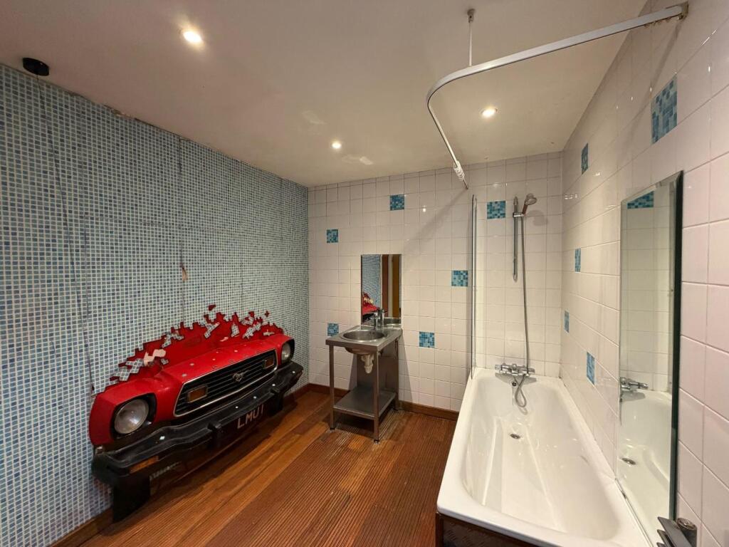 Main image of property: Avenue Road, W3