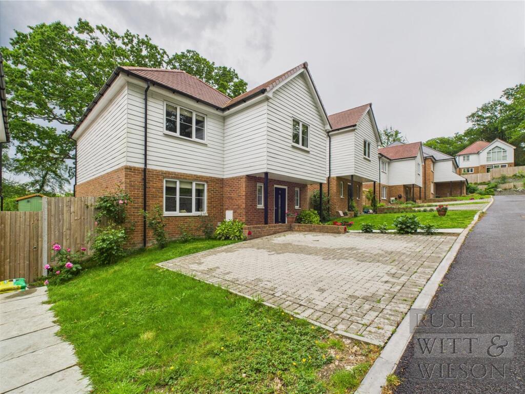 4-bed detached on 1 Eden Glen, £575,000
