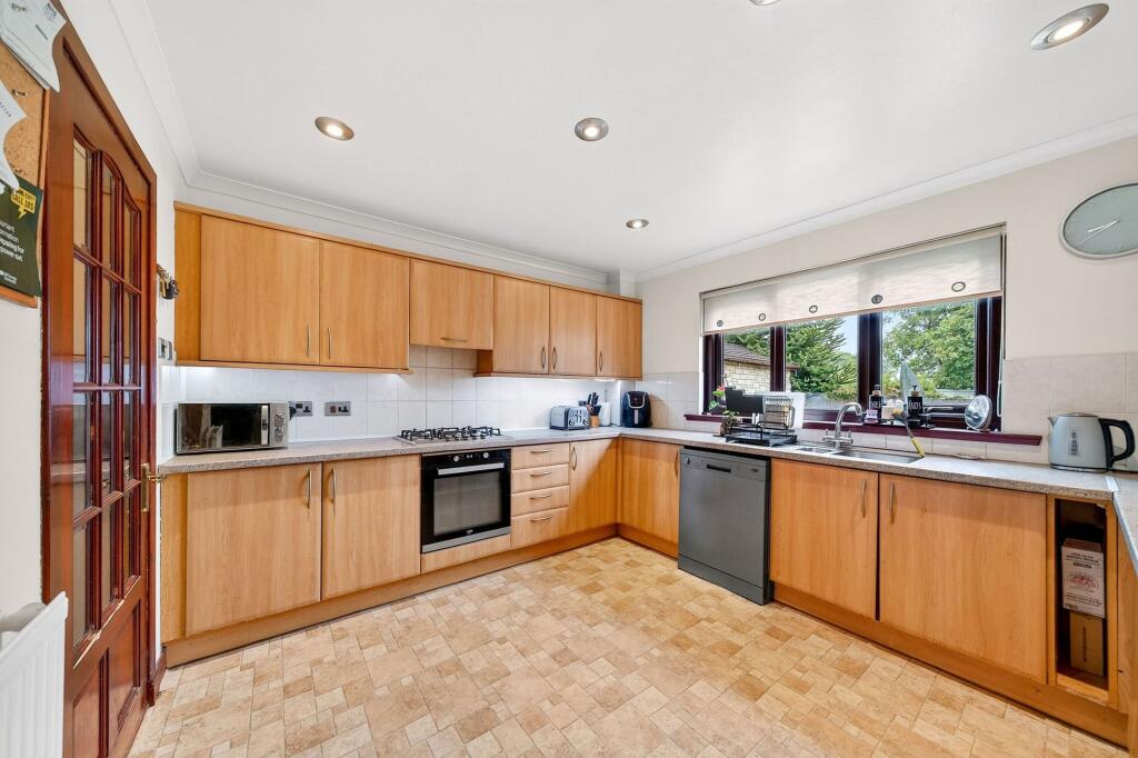 House in Grangemouth, Falkirk - More