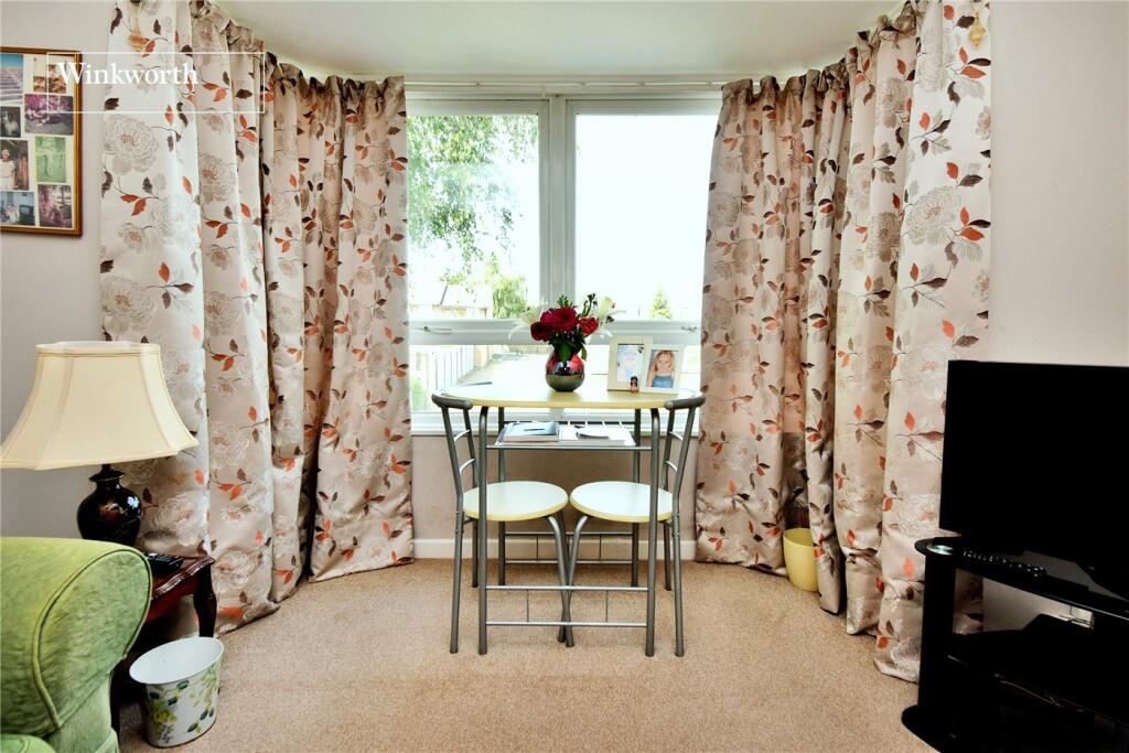 Apartment in Kingston upon Thames - View 4