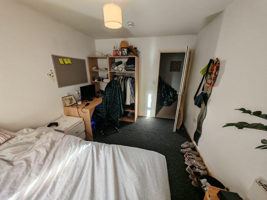 6 bedroom house for rent