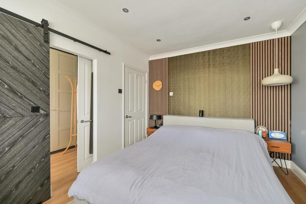 House in Twickenham, Whitton - More