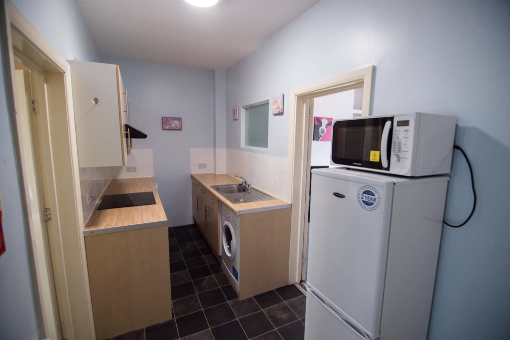 Apartment in Sheffield, Broomfield, Broomhill - View 4