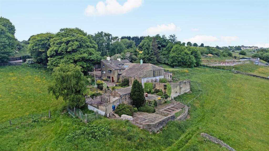 Main image of property: Storr Hall Farm, Cliffe Lane, Thornton, BD13 3QS
