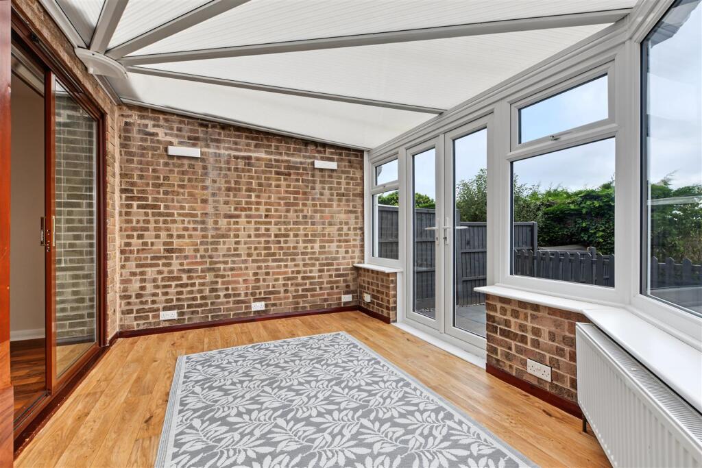 House in Gedling, Nottinghamshire - View 5