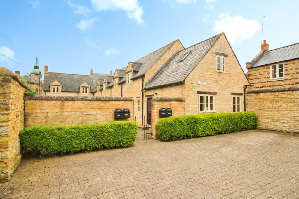 Main image of property: Moat Lane, Towcester, Northamptonshire, NN12