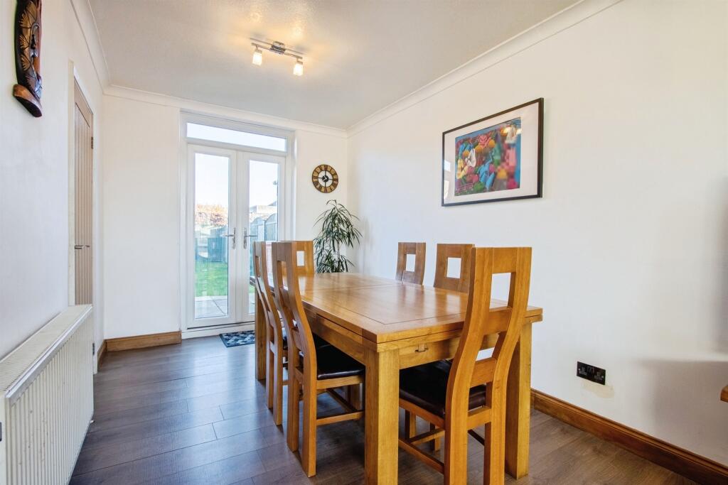 Kingswear Crescent, LEEDS photo 4