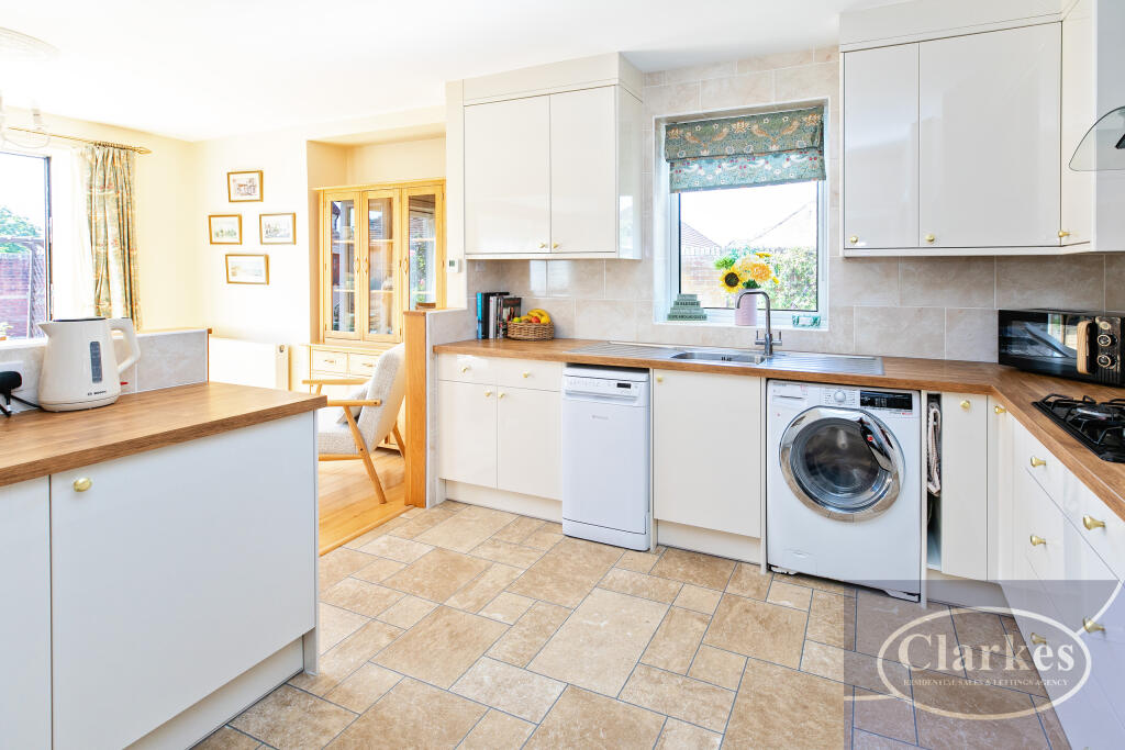 House in Kinson, Ensbury, Bournemouth - View 5