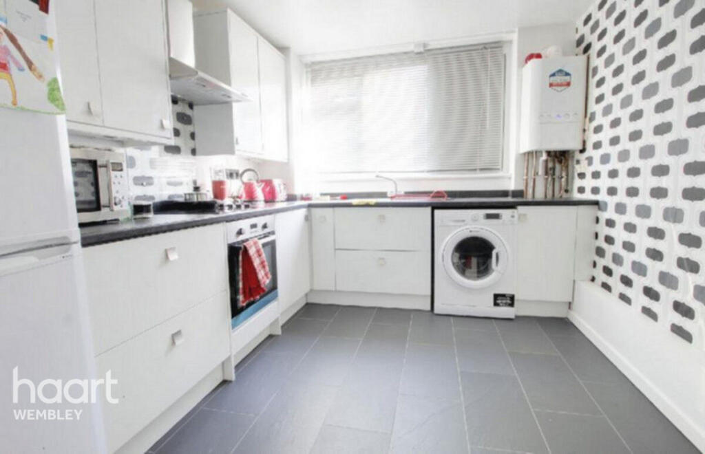 1-bed flat on Barnhill Road, Wembley, £235,000