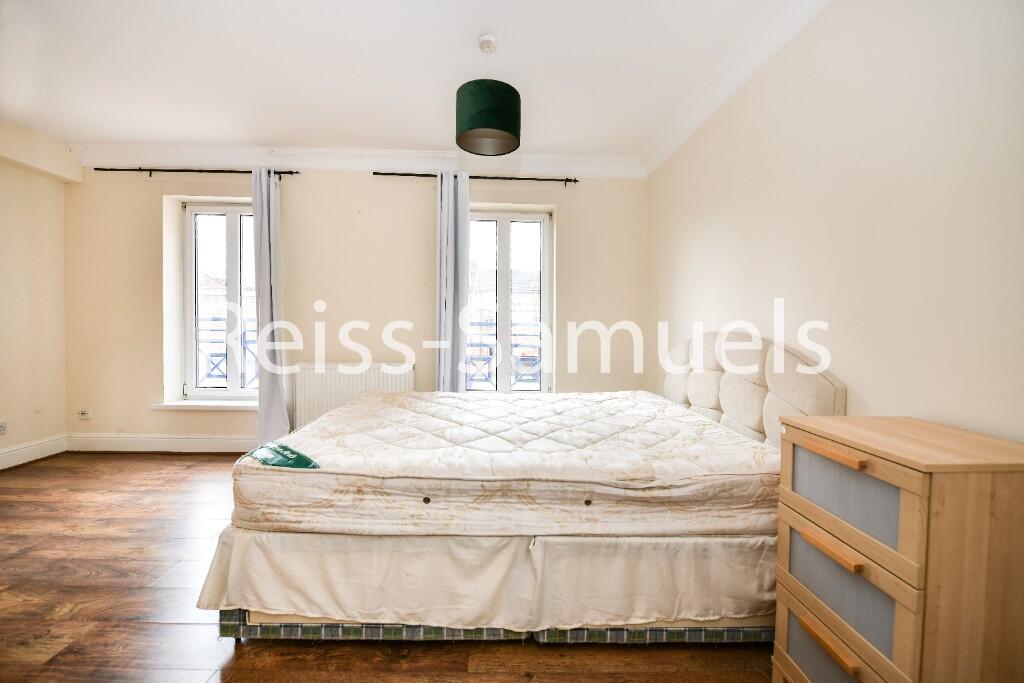 6 bedroom semi-detached house for rent