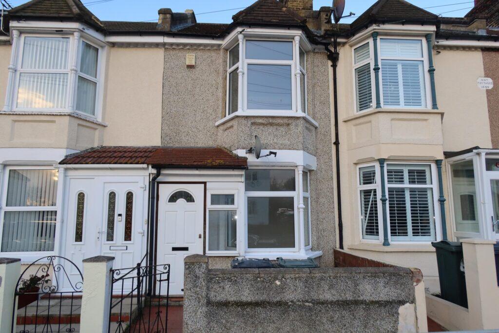 Main image of property: Knockhall Chase, Greenhithe, DA9 9EW – 2 Bedroom Terraced House