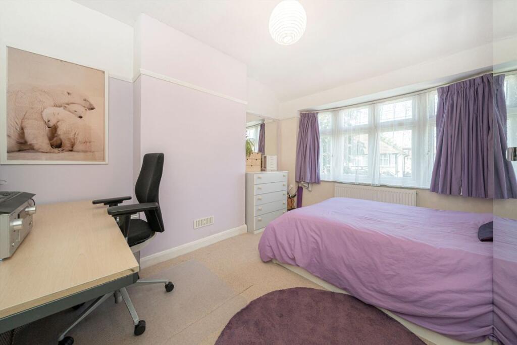 House in Twickenham - More