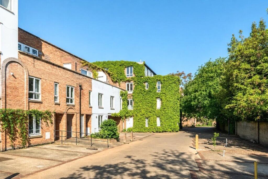 Sunbury Lane, London photo 3