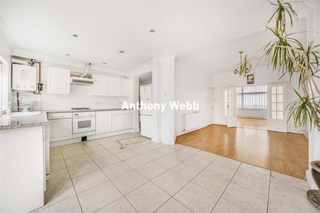 Main image of property: Chimes Avenue, Palmers Green, N13