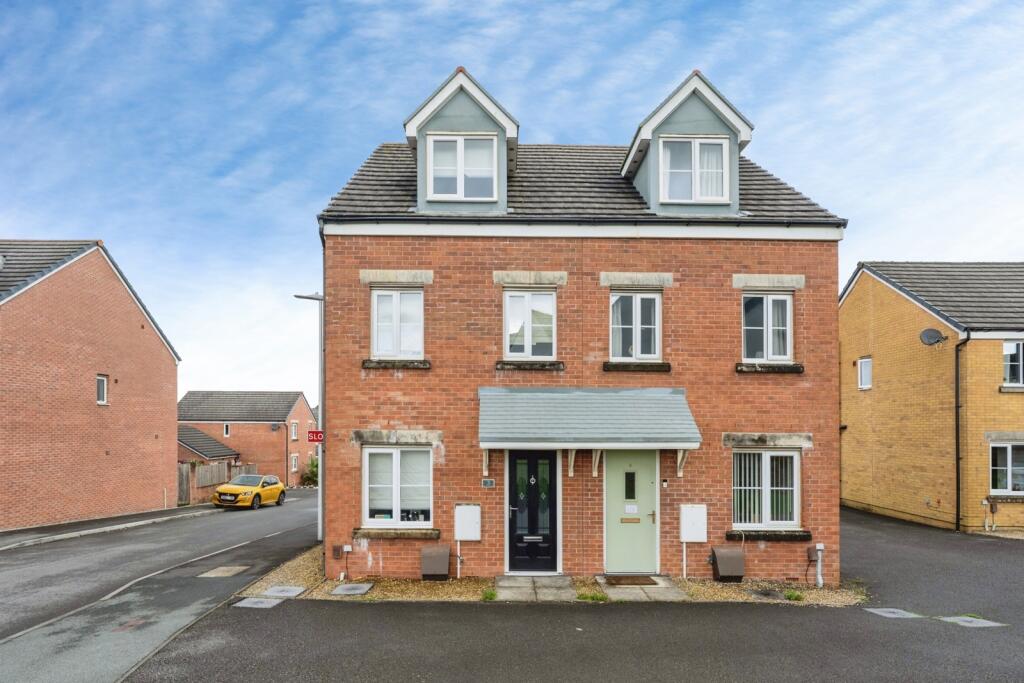 Main image of property: Heol Y Creyr Bach, Gorseinon, Swansea, SA4