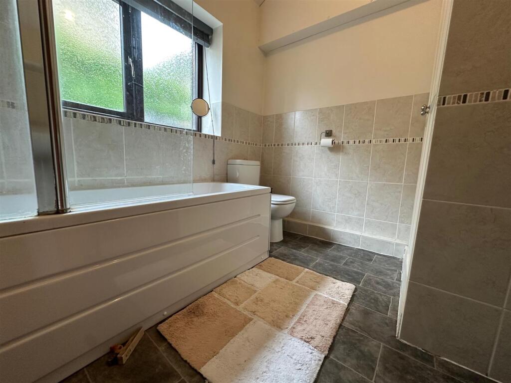 House in Huddersfield, Lepton, Kirkburton - More