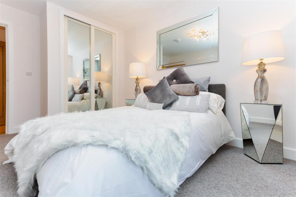 Apartment in Redhill - View 5