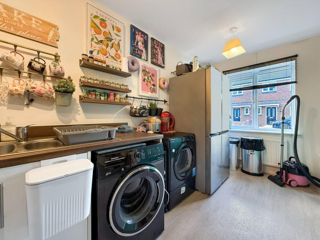 Flint Crescent, Westbury, BA13 photo 5