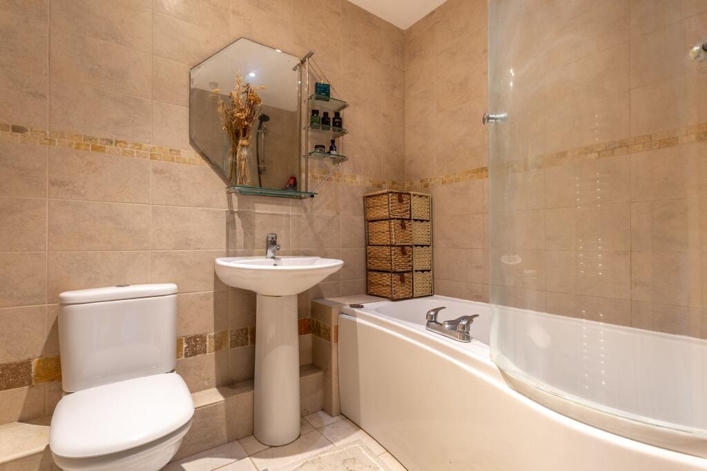 Apartment in Brighton, Queen's Park - More