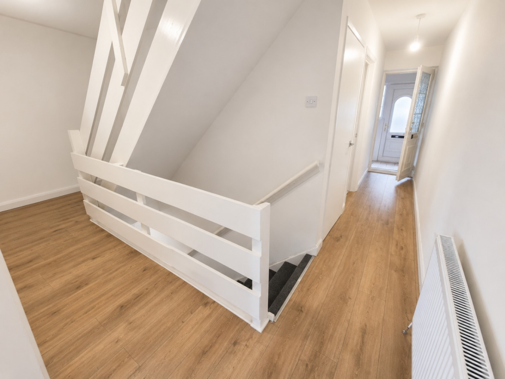 House in Luton - View 5