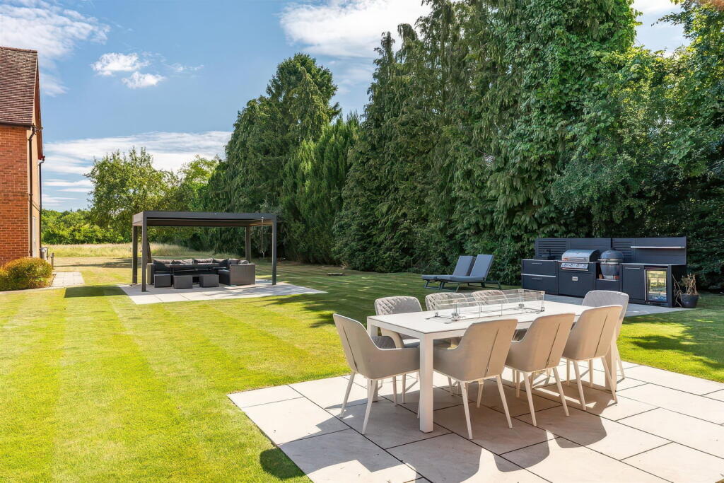 Additional image 41 of Pottersheath Road, Welwyn, AL6 9SY