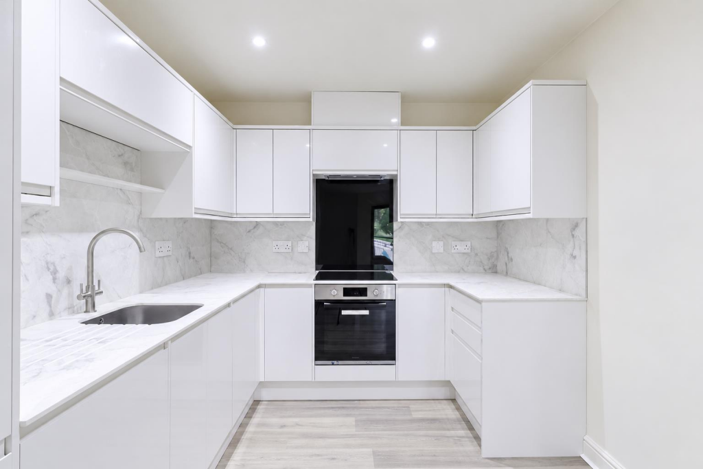 Apartment in Cheltenham, Gloucestershire - View 2